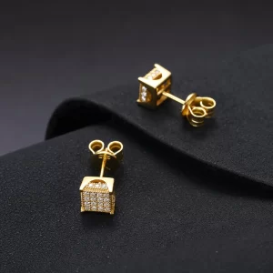 Step up your Hip Hop jewelry collection with the Yellow Gold 925S Moissanite Square Stud Earring - 7mm. This modern earring features a square-cut Moissanite stone set in Yellow Gold plating, giving off a radiant shine that¡¯s sure to catch attention. The hypoallergenic and scratch-resistant materials ensure long-lasting wear, making it the perfect accessory for those who want to blend Hip Hop flair with everyday elegance. The Yellow Gold finish highlights the brilliance of the Moissanite, adding a luxurious touch to your look.