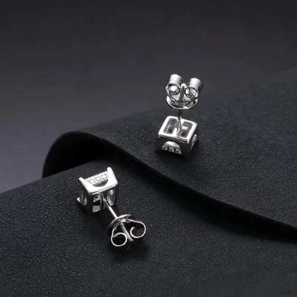 The White Gold 925S Moissanite Square Stud Earring - 7mm is the ultimate expression of modern Hip Hop elegance. Featuring a square-cut Moissanite stone set in a White Gold-plated finish, this earring delivers maximum shine while maintaining a sleek, refined style. Hypoallergenic and durable, it¡¯s designed for daily wear and special occasions alike, ensuring you always stand out. The White Gold plating enhances the brilliance of the Moissanite, offering a contemporary twist on a classic design.