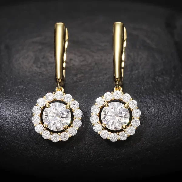 The Yellow Gold 925S Moissanite Cluster Hanging Earring - 11mm is a unique blend of elegance and boldness. Multiple Moissanite stones hang from a Yellow Gold-plated 925 sterling silver design, offering unmatched shine and luxury. Hypoallergenic and scratch-resistant, this earring is built for everyday wear while still delivering a dramatic statement for formal occasions. The Yellow Gold finish adds warmth and opulence, making this piece perfect for anyone who wants to elevate their Hip Hop style.