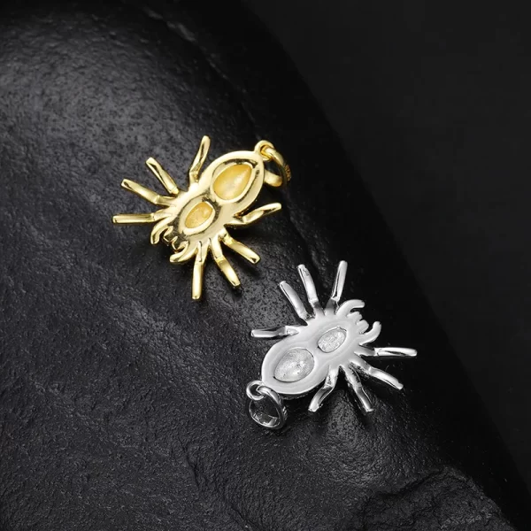 The White Gold 925SS Moissanite Spider Pendant offers a striking mix of boldness and luxury. With sterling silver and Moissanite stones, this hypoallergenic, waterproof piece is perfect for making a daring fashion statement.