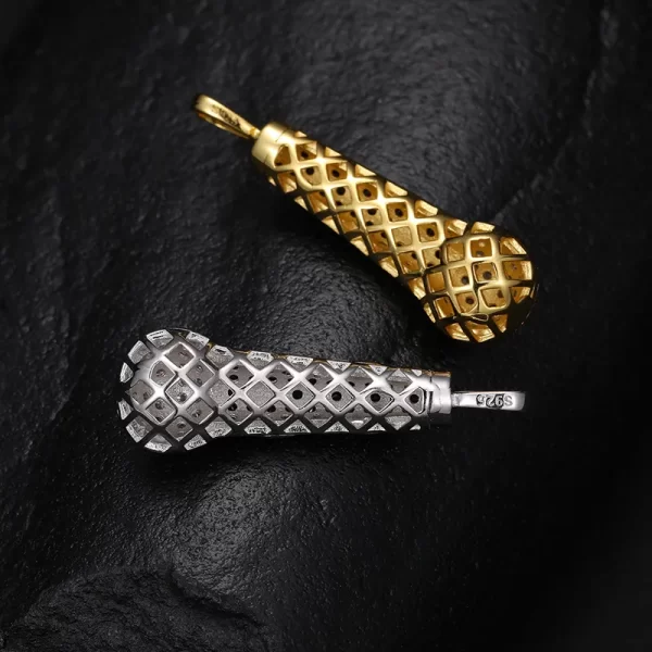 The White Gold 925SS Moissanite Microphone Pendant adds musical flair to your jewelry collection. Hypoallergenic and waterproof, it¡¯s designed for long-lasting brilliance and creativity in Hip Hop style.