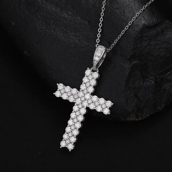 The White Gold 925SS Moissanite Cross Pendant brings timeless elegance with a modern Hip Hop twist. Featuring white gold and Moissanite stones, this hypoallergenic and waterproof pendant is perfect for adding sophistication to any outfit.