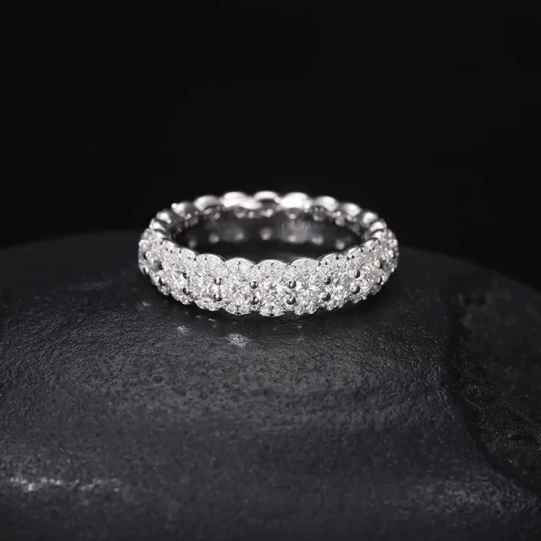 The 925S Moissanite 1 Layer Tennis Ring in White Gold offers a refined, minimalist design. With a single layer of Moissanite stones set in 925 Sterling Silver, this 5mm ring adds a subtle touch of luxury to any Hip Hop outfit. Its White Gold finish ensures a sleek, modern look, making it ideal for both casual and formal occasions. The Moissanite stones provide unmatched brilliance, making this ring perfect for those who appreciate understated elegance.