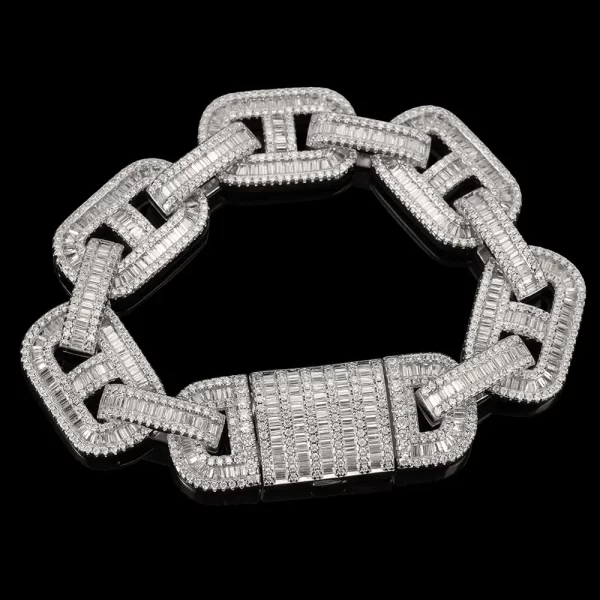 The Iced Square Mariner Link Bracelet in White Gold - 15mm is a perfect combination of elegance and boldness for Hip Hop fashion lovers. This 15mm bracelet features prong-set VVS Simulated Diamonds in square mariner links, giving it a distinct shine and luxurious touch. The White Gold finish adds durability while maintaining an upscale look. Perfect for both casual and formal occasions, this bracelet offers a standout style that effortlessly blends modern design with Hip Hop flair.