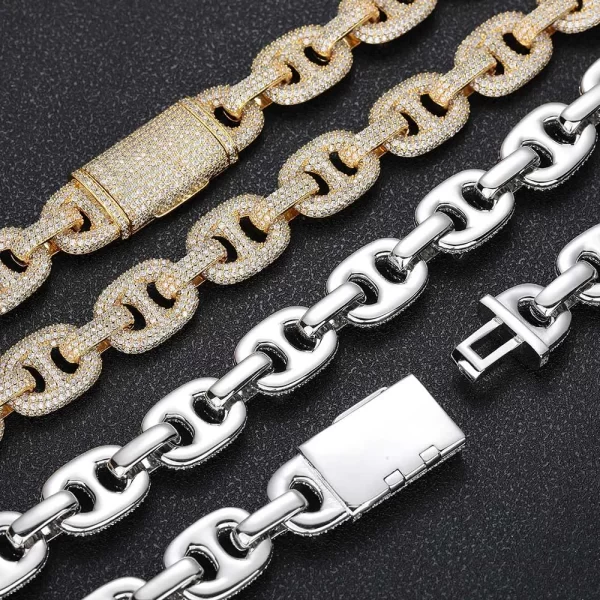 Stand out with the Iced Prong Mariner Link Chain in Yellow Gold. This 16mm chain features prong-set VVS Simulated Diamonds and a durable Yellow Gold finish, offering both shine and strength. Whether you¡¯re looking to add a touch of luxury to your casual wear or make a bold statement at an event, the 16mm width ensures maximum impact. The Yellow Gold finish adds warmth and elegance, making this chain a must-have for any Hip Hop enthusiast who values both durability and style.