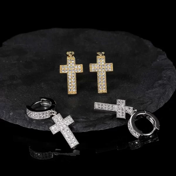 The Iced Cross Hanging Earrings in White Gold are perfect for those who love to combine faith with fashion. With their sleek White Gold-plated finish and sparkling simulated diamonds, these earrings add a touch of elegance to the bold cross design. Ideal for both casual and formal occasions, they bring a spiritual edge to any Hip Hop-inspired look.