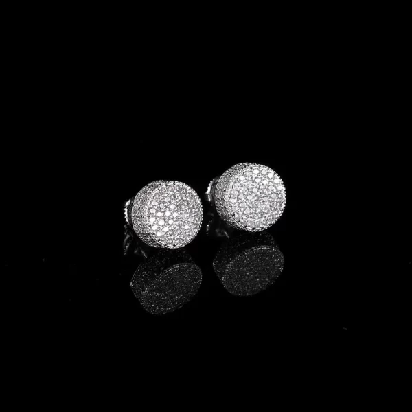 The 2 Layer Iced Stud Earrings in White Gold offer a sleek yet bold design. Featuring two layers of diamond-simulated stones, these studs shine bright with every movement. The White Gold finish ensures durability and a modern look, making these earrings a must-have for those who love understated Hip Hop bling with a luxurious touch.