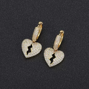 The Iced Heartbroken Stud Earring blends Valentine's symbolism with an edgy twist. With its heartbroken design and gold-plated finish, this stud earring shines brightly while offering a unique and rebellious statement. The diamond-simulated stones give it an extra touch of luxury, making this piece perfect for anyone who wants to wear their heart on their sleeve¡ªin style. Ideal for those who appreciate bold Hip Hop fashion with a personal touch.