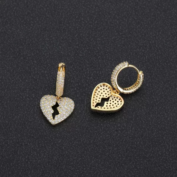 The Iced Heartbroken Stud Earring blends Valentine's symbolism with an edgy twist. With its heartbroken design and gold-plated finish, this stud earring shines brightly while offering a unique and rebellious statement. The diamond-simulated stones give it an extra touch of luxury, making this piece perfect for anyone who wants to wear their heart on their sleeve¡ªin style. Ideal for those who appreciate bold Hip Hop fashion with a personal touch.