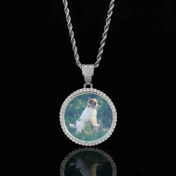 The White Gold Custom Picture Pendant offers the same personalized touch in a sleek, modern finish. Featuring a 35mm pendant framed in White Gold-plated metal and adorned with VVS simulated diamonds, this pendant is perfect for showcasing your favorite photos. Hypoallergenic and waterproof, it's ideal for daily wear or special events. The cool tones of the White Gold add a refined touch to your personalized Hip Hop look.