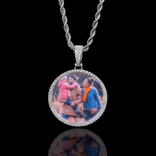 The White Gold Custom Picture Pendant brings elegance and personal significance together in one piece. The 45mm frame displays a cherished photo, adding sentimental value to your daily wear. Hypoallergenic, waterproof, and scratch-resistant, this pendant is designed for both style and durability. Whether you're looking for a meaningful gift or a personal accessory, this White Gold piece blends luxury with function, making it ideal for both casual and formal outfits. A timeless addition to any Hip-Hop collection.