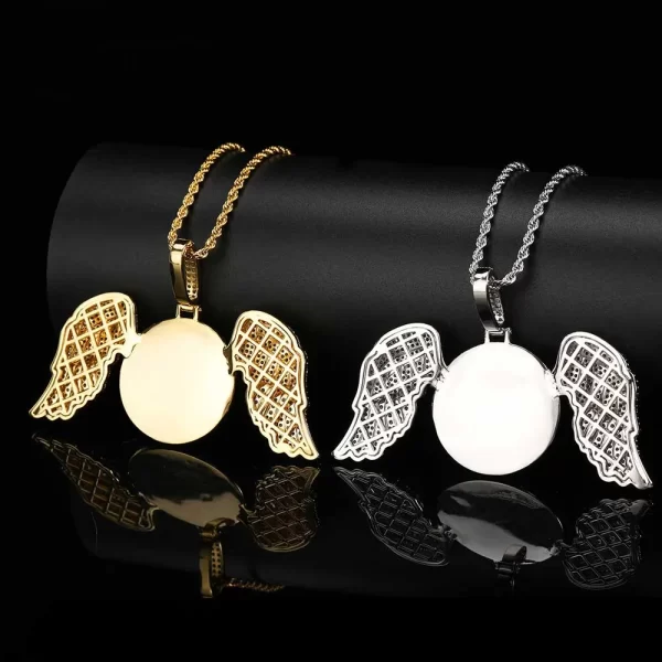 The Custom Angel Wing Picture Pendant in White Gold offers an elegant balance of sentimentality and style. At 93mm, it provides a substantial canvas for your custom image, framed by intricately designed angel wings in White Gold plating. Its hypoallergenic and scratch-resistant properties make it perfect for daily wear, ensuring that it remains comfortable and durable. Whether you¡¯re looking for a unique gift or a personal keepsake, this pendant delivers timeless elegance, blending the luxury of Hip-Hop jewelry with meaningful personalization.