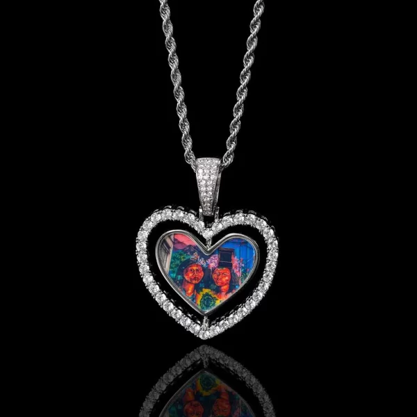 The White Gold Custom 3D Spinner Heart Pendant is the perfect way to keep your most cherished memories close. This 40mm pendant showcases a photo on both sides of a spinning heart frame, offering a unique and personalized style. Hypoallergenic and scratch-resistant, it¡¯s designed for both special occasions and everyday wear. The White Gold plating gives it a sleek finish, making it an ideal accessory for casual and formal outfits. A perfect gift for those who want to add a personal, sentimental touch to their Hip-Hop jewelry collection.