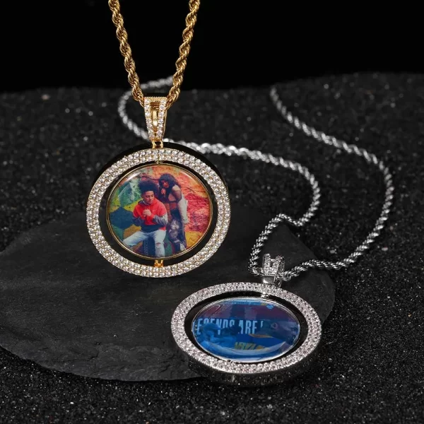 The White Gold Custom 3D Spinner Pendant offers a unique way to display two pictures. Crafted from white gold with a spinning design, this hypoallergenic, waterproof pendant is perfect for adding personal flair to your Hip Hop style.