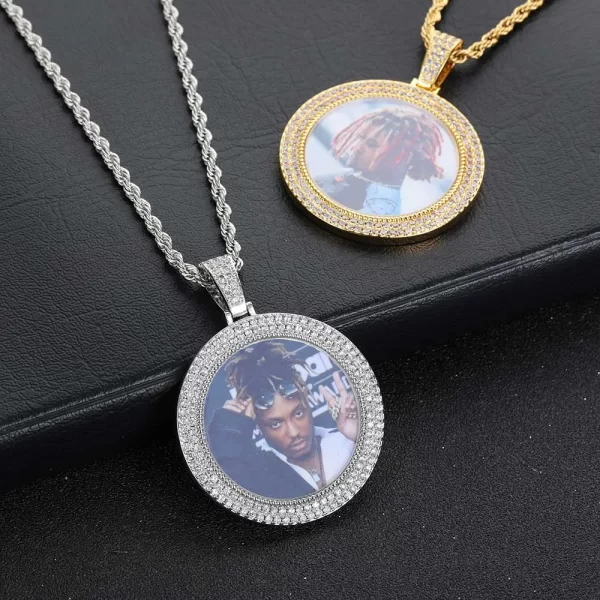 The Custom 2-Layer Diamond Picture Pendant in White Gold offers a modern take on memory preservation. Surrounded by shimmering stones, the 40mm pendant allows you to showcase your personal photo in style. Hypoallergenic and waterproof, it’s perfect for everyday wear or as a meaningful gift, adding elegance to any look with a Hip Hop edge.