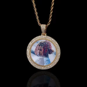 Capture memories in style with this Custom 2-Layer Diamond Picture Pendant in Yellow Gold, measuring 40mm. The gold-plated, double-layer design offers a special photo insert surrounded by sparkling stones. Its hypoallergenic, waterproof, and scratch-resistant qualities make it ideal for everyday wear while maintaining its luxurious shine. Whether as a gift or a keepsake, this pendant blends elegance and sentiment, ensuring your most precious memories remain close to your heart in a dazzling presentation with a Hip Hop influence.