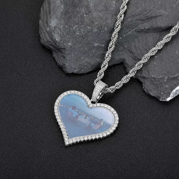 The Custom Heart Picture Pendant in White Gold, measuring 50mm, is a sentimental and stylish accessory that allows you to carry your favorite photo with you. The heart-shaped frame offers a personalized touch, while the White Gold-plated finish ensures a luxurious shine. Hypoallergenic, waterproof, and scratch-resistant, this pendant is designed for durability and everyday wear. Perfect as a gift or a personal keepsake, this pendant blends meaningful memories with timeless Hip-Hop elegance.