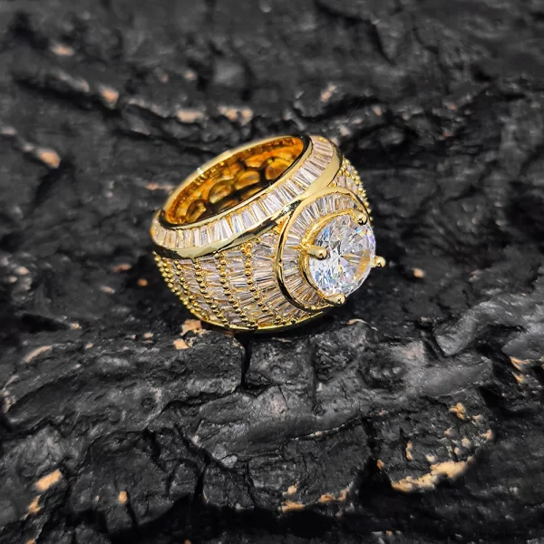 The Round-Cut Diamond Ring in Yellow Gold combines classic elegance with modern Hip Hop aesthetics. Featuring VVS Simulated Diamonds in a round shape and a luxurious Yellow Gold finish, this ring offers both boldness and timeless style. Perfect for both casual and formal occasions, it¡¯s the ideal accessory for those who want to add a touch of luxury to their Hip Hop-inspired look.