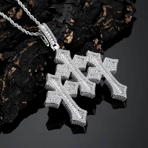 The White Gold Iced Baguette Cross Pendant blends timeless elegance with a modern Hip Hop touch. With a white gold finish and encrusted diamonds, this hypoallergenic and waterproof pendant is ideal for adding sophistication to any outfit.